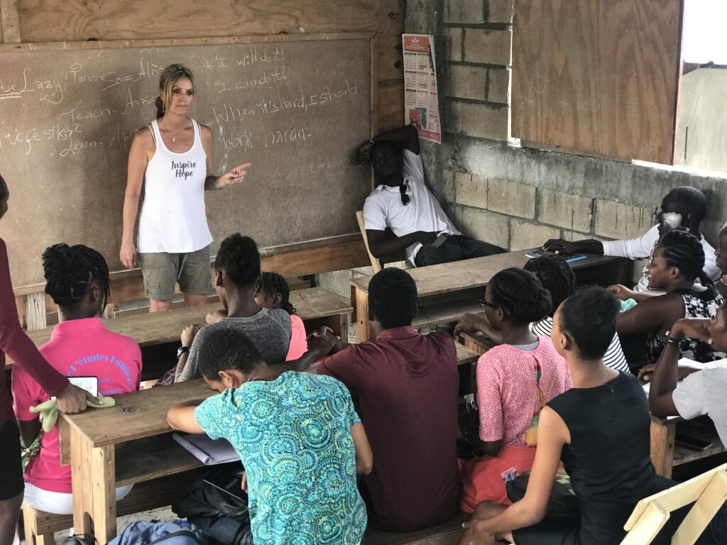 Zoe teaching englich class 2019